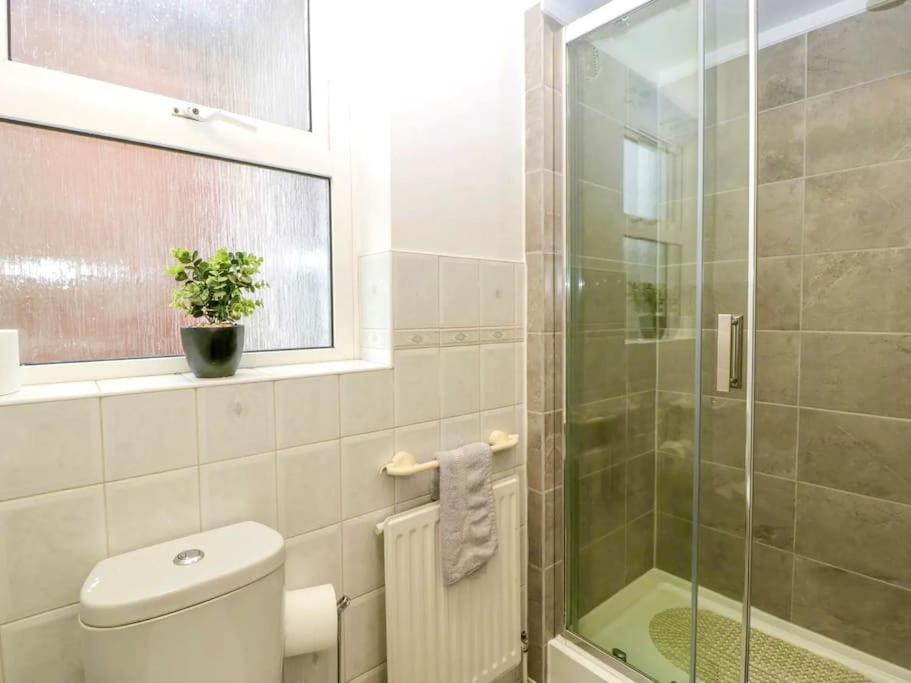 Casa vacanze Homely 4 Bedroom Large House Inc Free Parking - Great Location - Fast Wifi - Smart Tv - Sleeps Up To 7! Close To & Poole Town Centre & Sandbanks